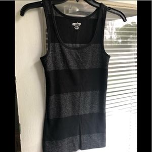 3 Old Navy Tops Size M black/tan/green